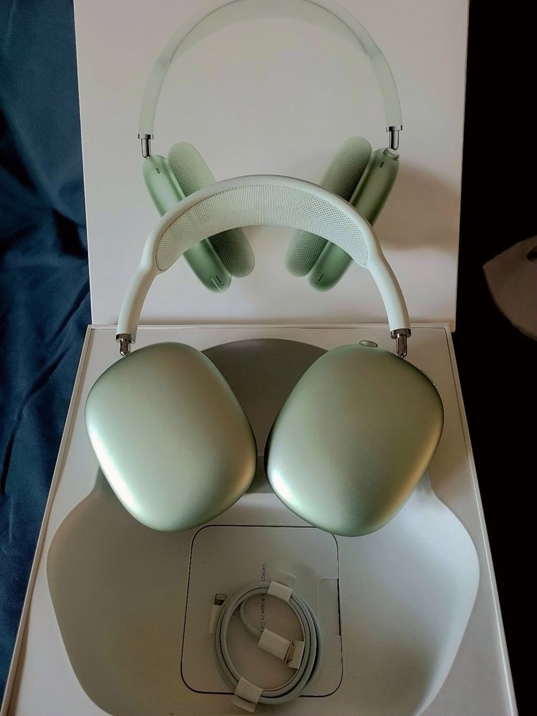 Apple AirPods Max Green Unlocked - Used image 5