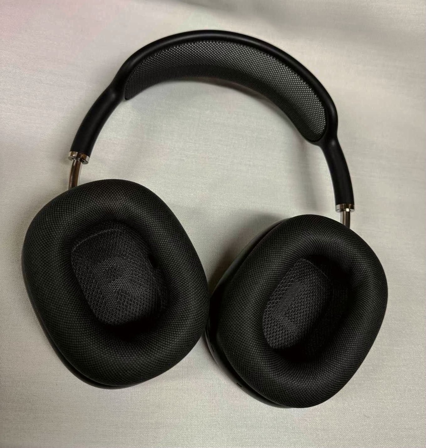 Apple AirPods Max Space Gray Used - Like New image 2