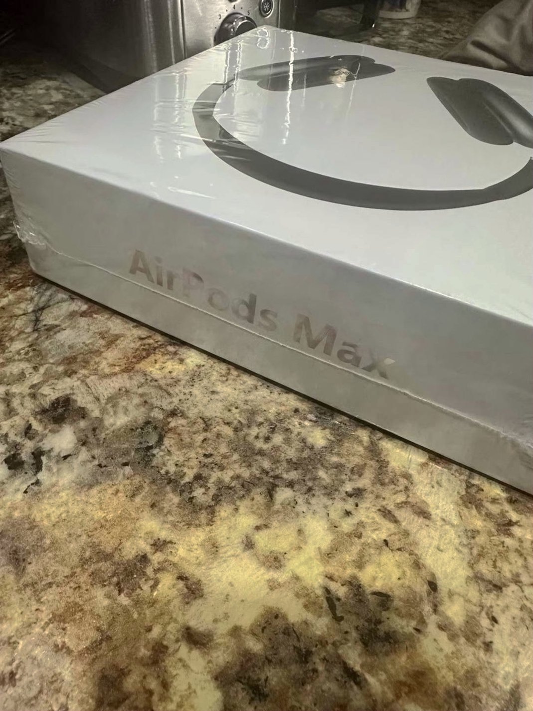 Apple Airpods Max 9B52 Black Unlocked - Used image 3