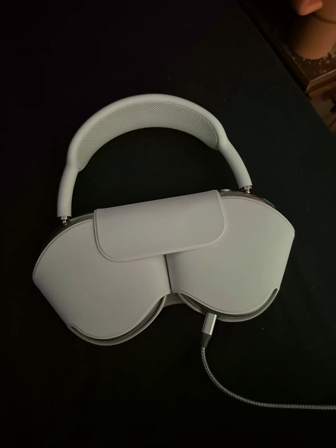 Apple AirPods Max Silver Unlocked - Used image 3