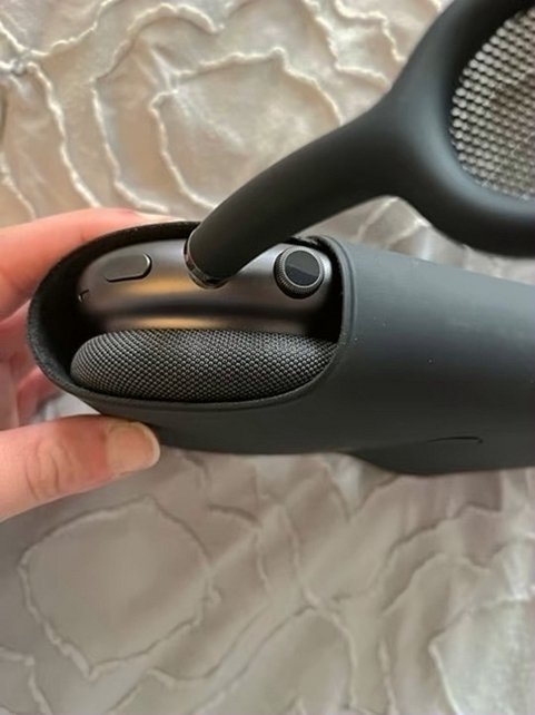 Apple AirPods Max 6R86 Space Gray Unlocked - Used image 4