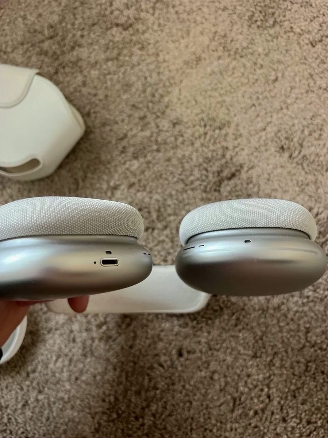 Apple AirPods Max White Unlocked - Used image 4