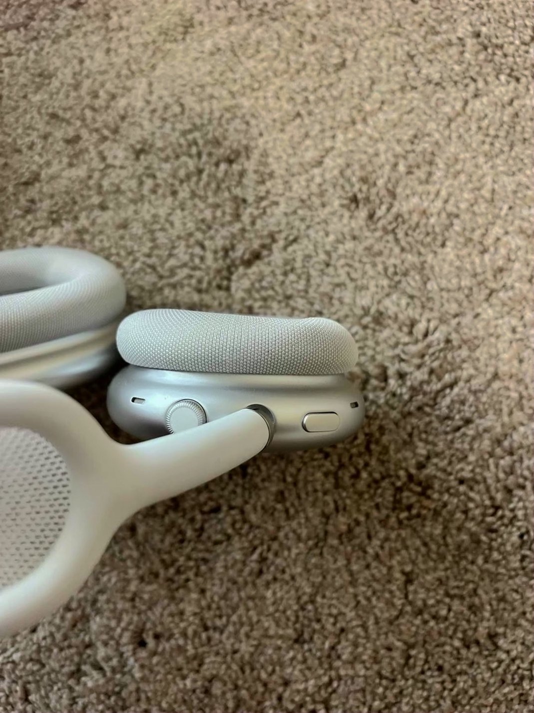 Apple AirPods Max White Unlocked - Used image 5