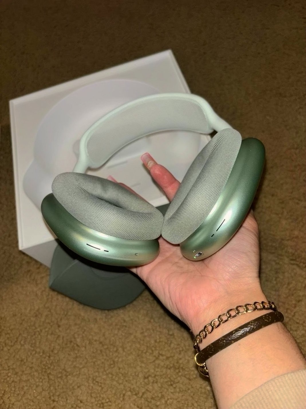 Apple AirPods Max 9F56 Sage Green - Used image 4