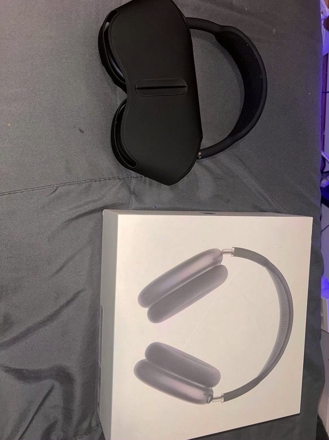 Apple AirPods Max Space Gray Unlocked - Used