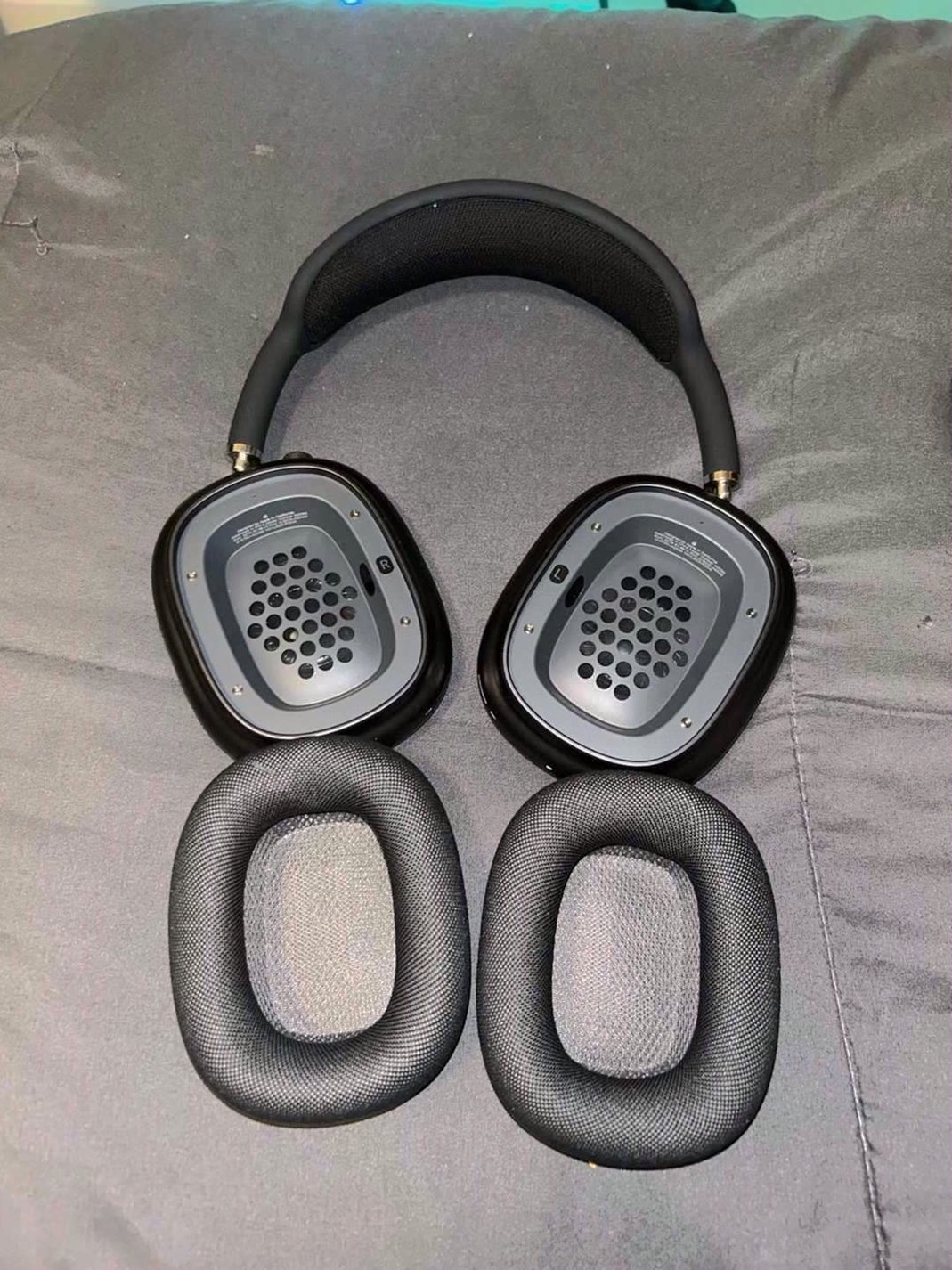 Apple AirPods Max Space Gray Unlocked - Used image 4