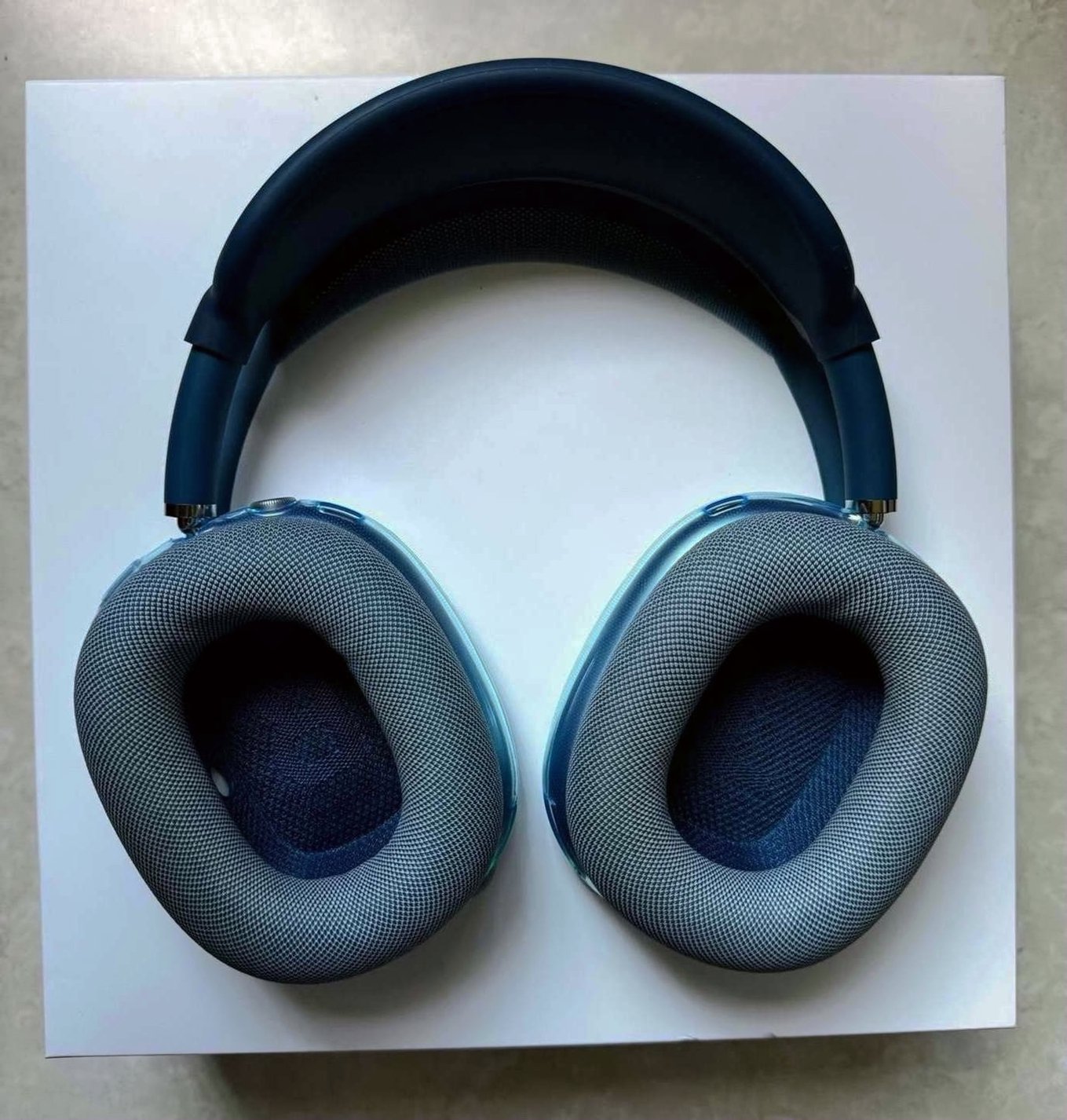 Apple AirPods Max Sky Blue Unlocked - Used image 3