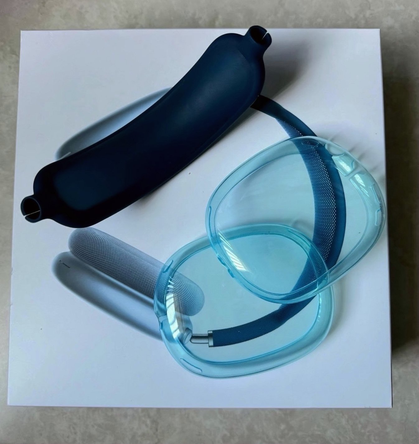 Apple AirPods Max Sky Blue Unlocked - Used image 5