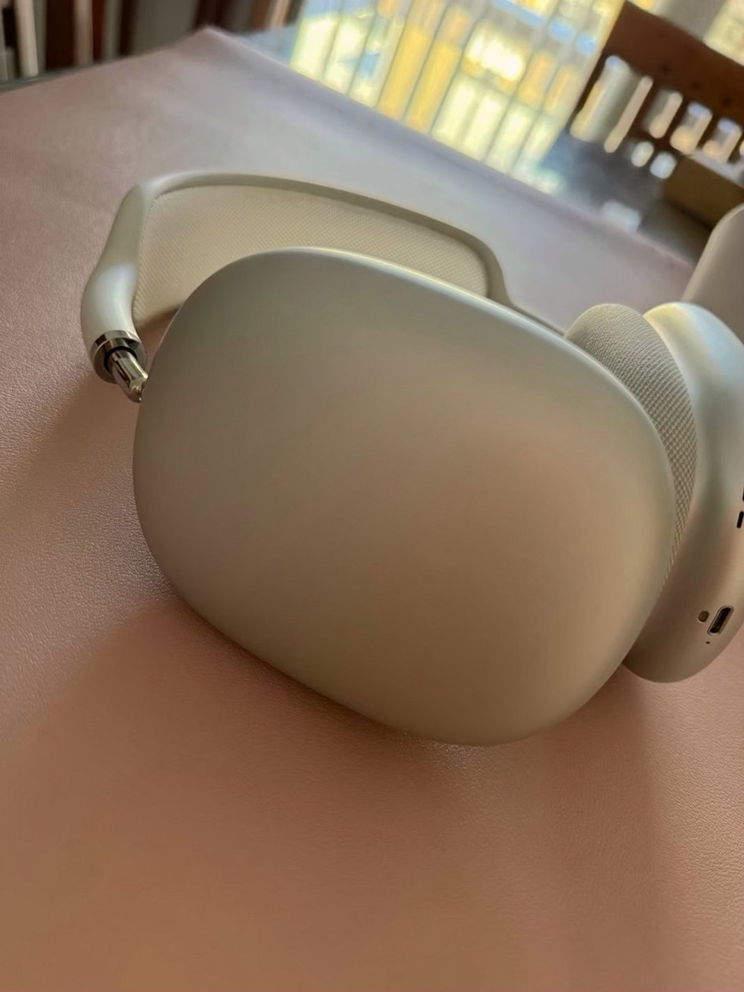 Apple AirPods Max 5T75 White/Silver Used - Refurbished A Grade image 4