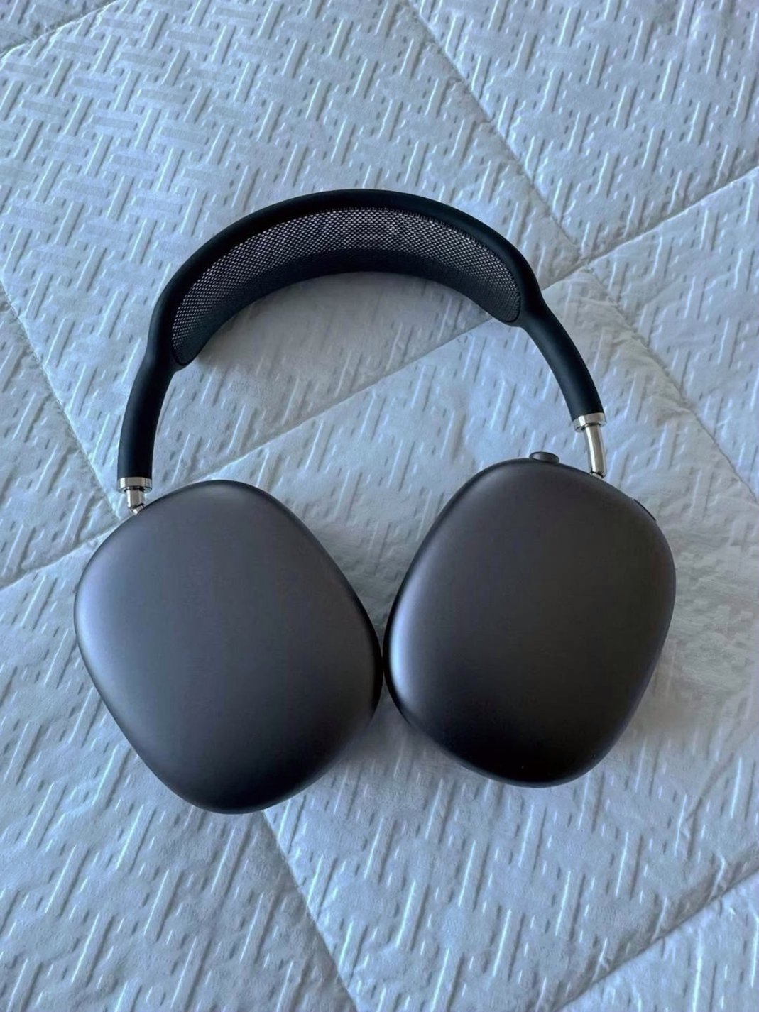 Apple Airpods Max 3E55 - Used image 3