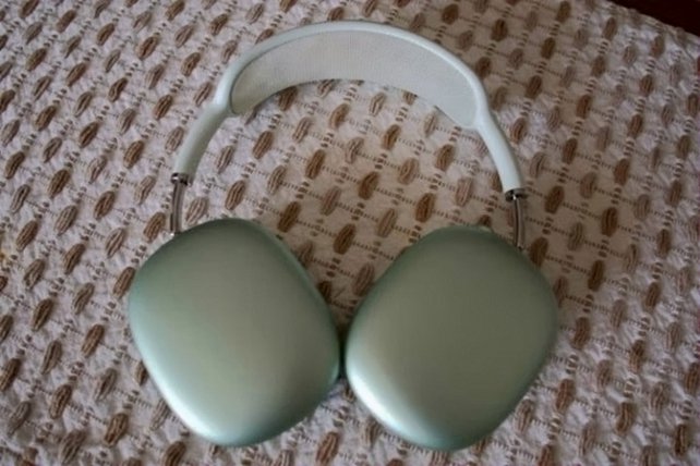 Apple AirPods Max Green Unlocked - Used