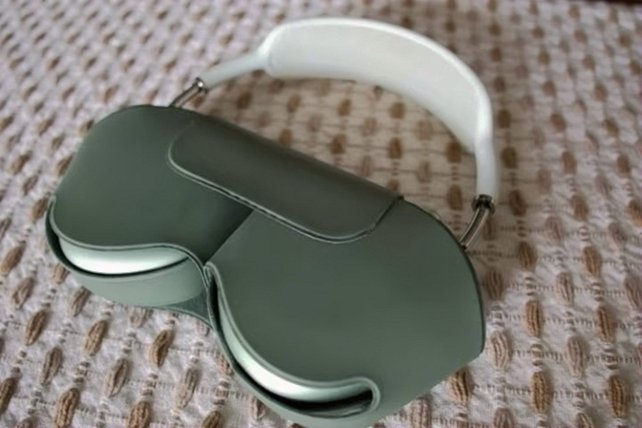 Apple AirPods Max Green Unlocked - Used image 2