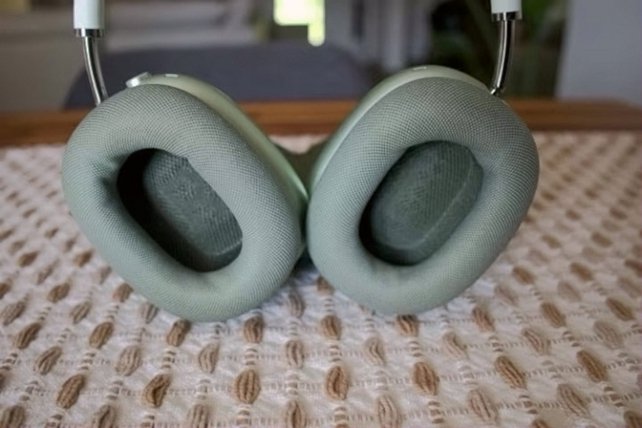 Apple AirPods Max Green Unlocked - Used image 3