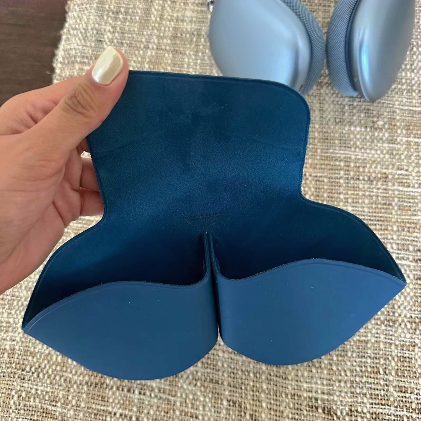 Apple AirPods Max Blue Unlocked - Used image 2