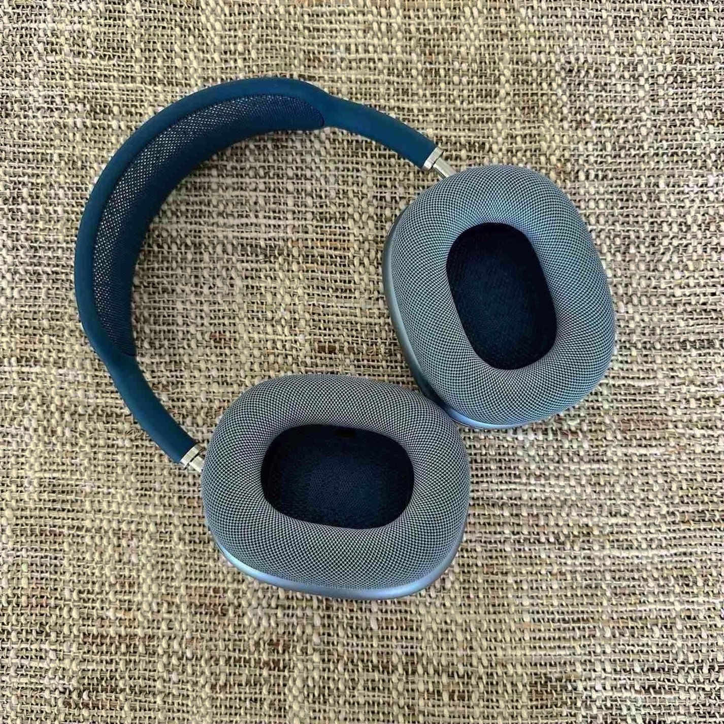 Apple AirPods Max Blue Unlocked - Used image 4