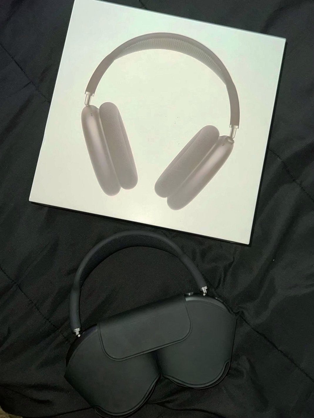 Apple AirPods Max 1W28 Smart Case - Used image 2