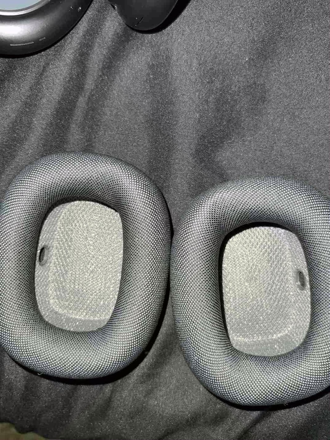 Apple AirPods Max 1W28 Smart Case - Used image 3