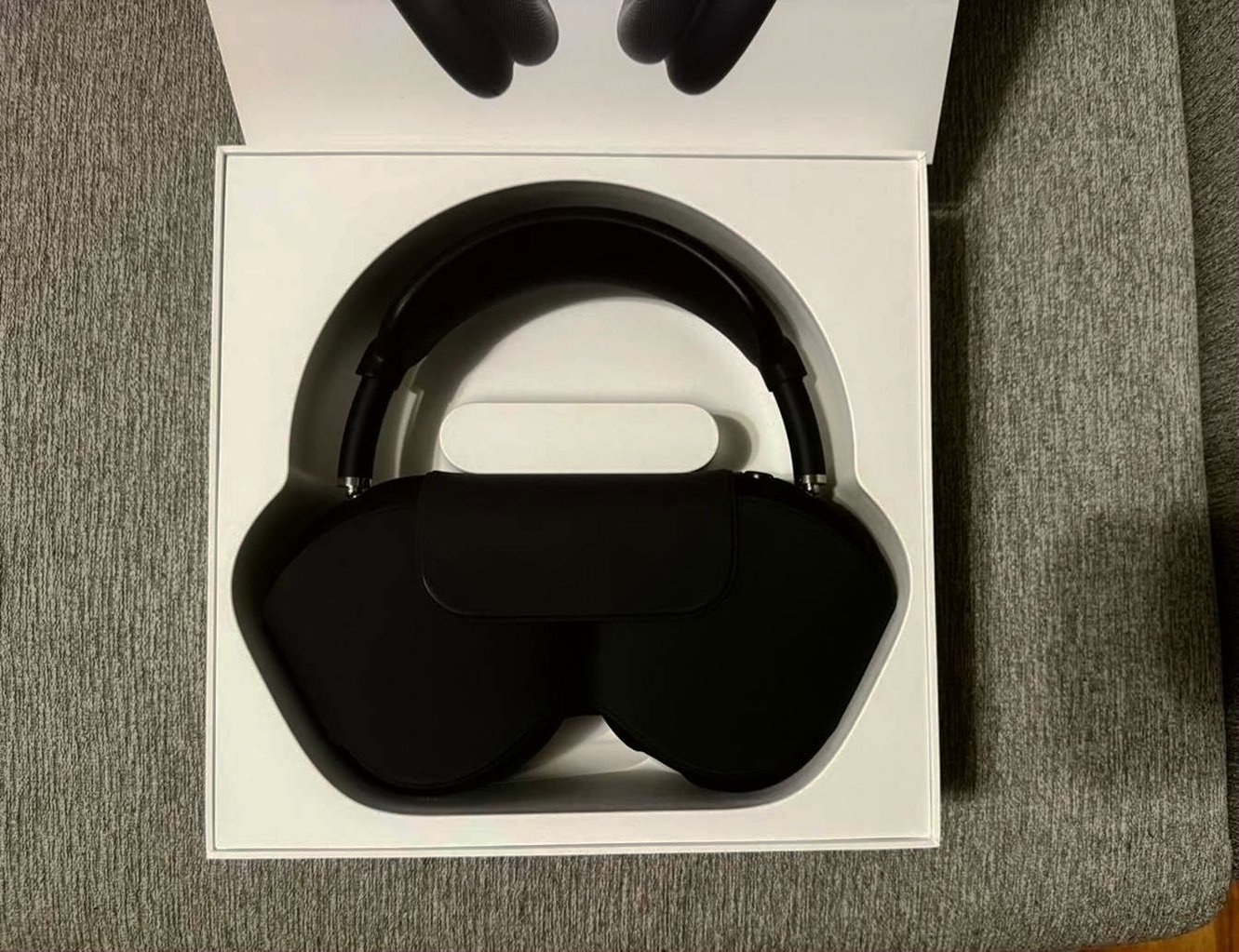 Apple AirPods Max 6X25 Midnight Unlocked - Used image 2