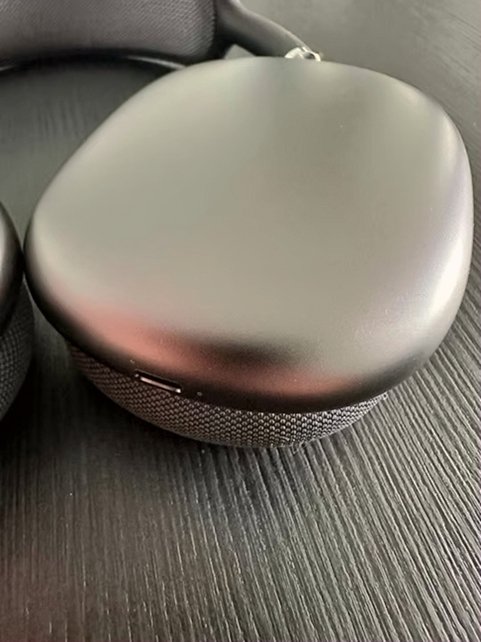 Apple AirPods Max Space Gray Unlocked - Used image 3