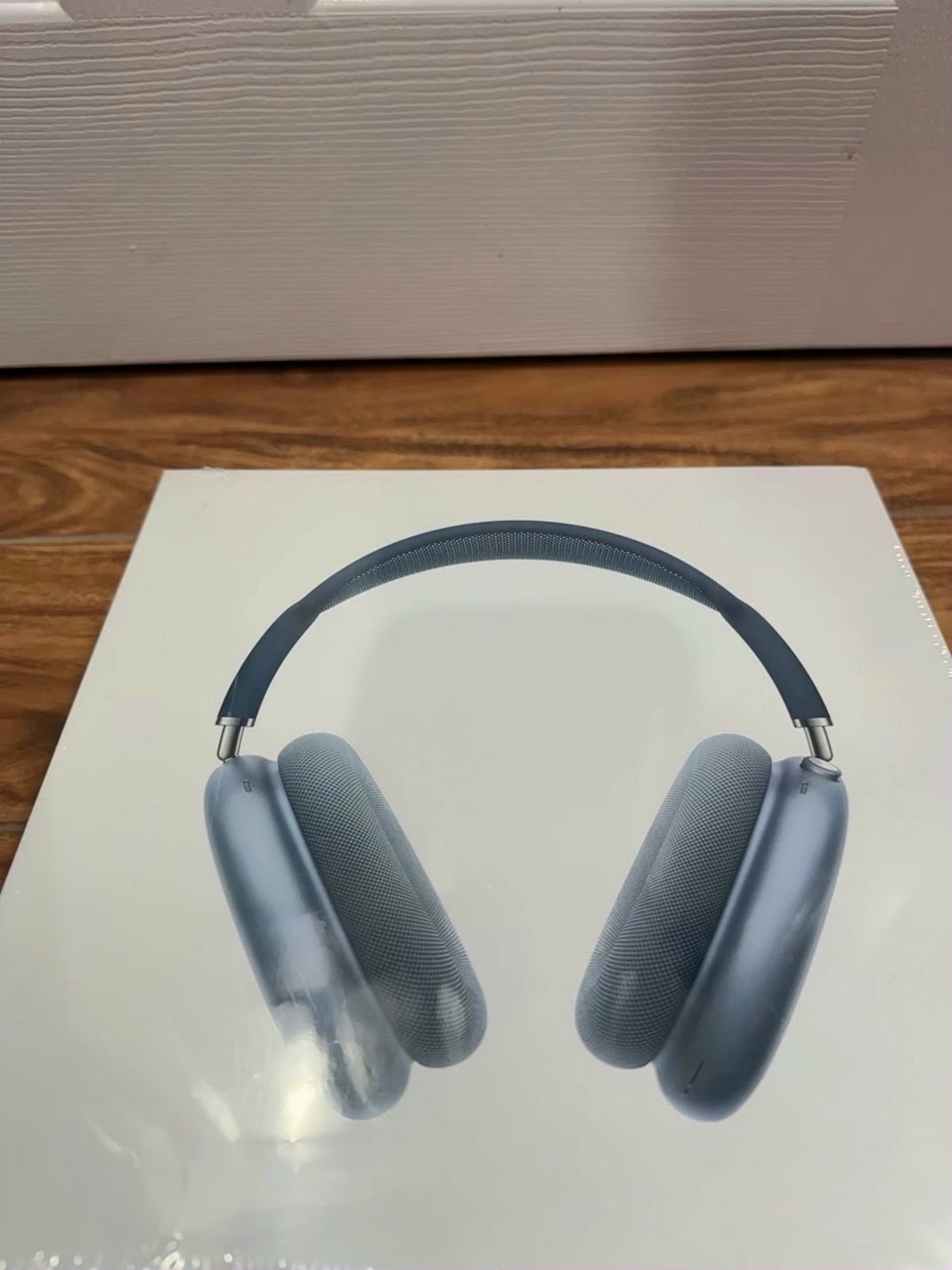 Apple AirPods Max 2nd Generation Unlocked - Used image 2