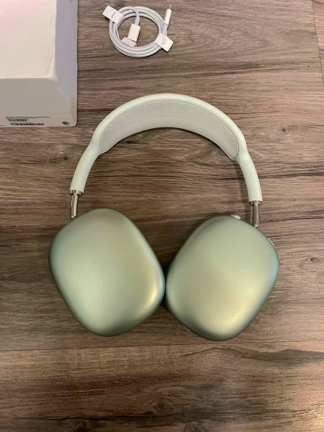 Apple AirPods Max Green Unlocked - Used image 2