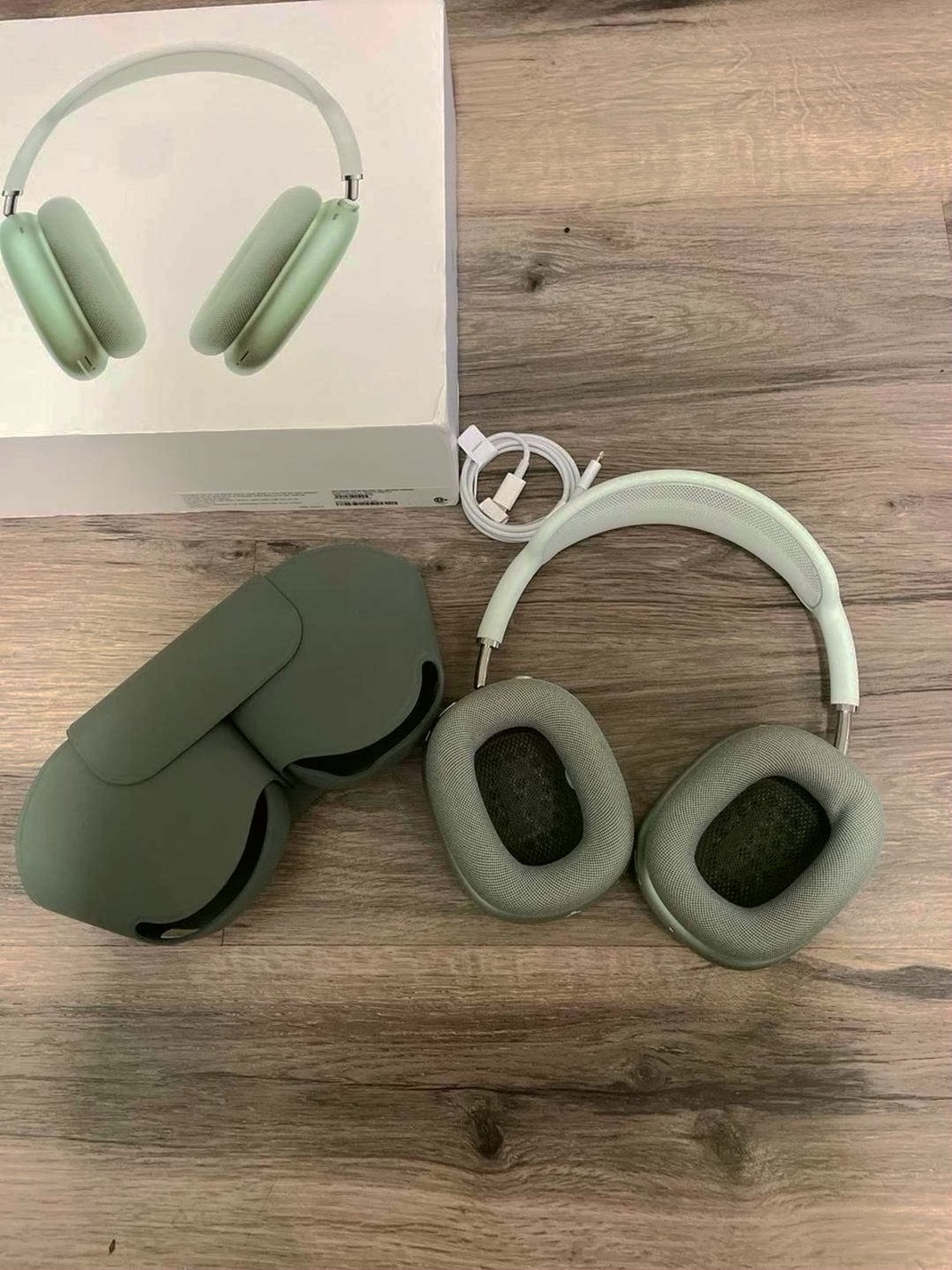 Apple AirPods Max Green Unlocked - Used image 3