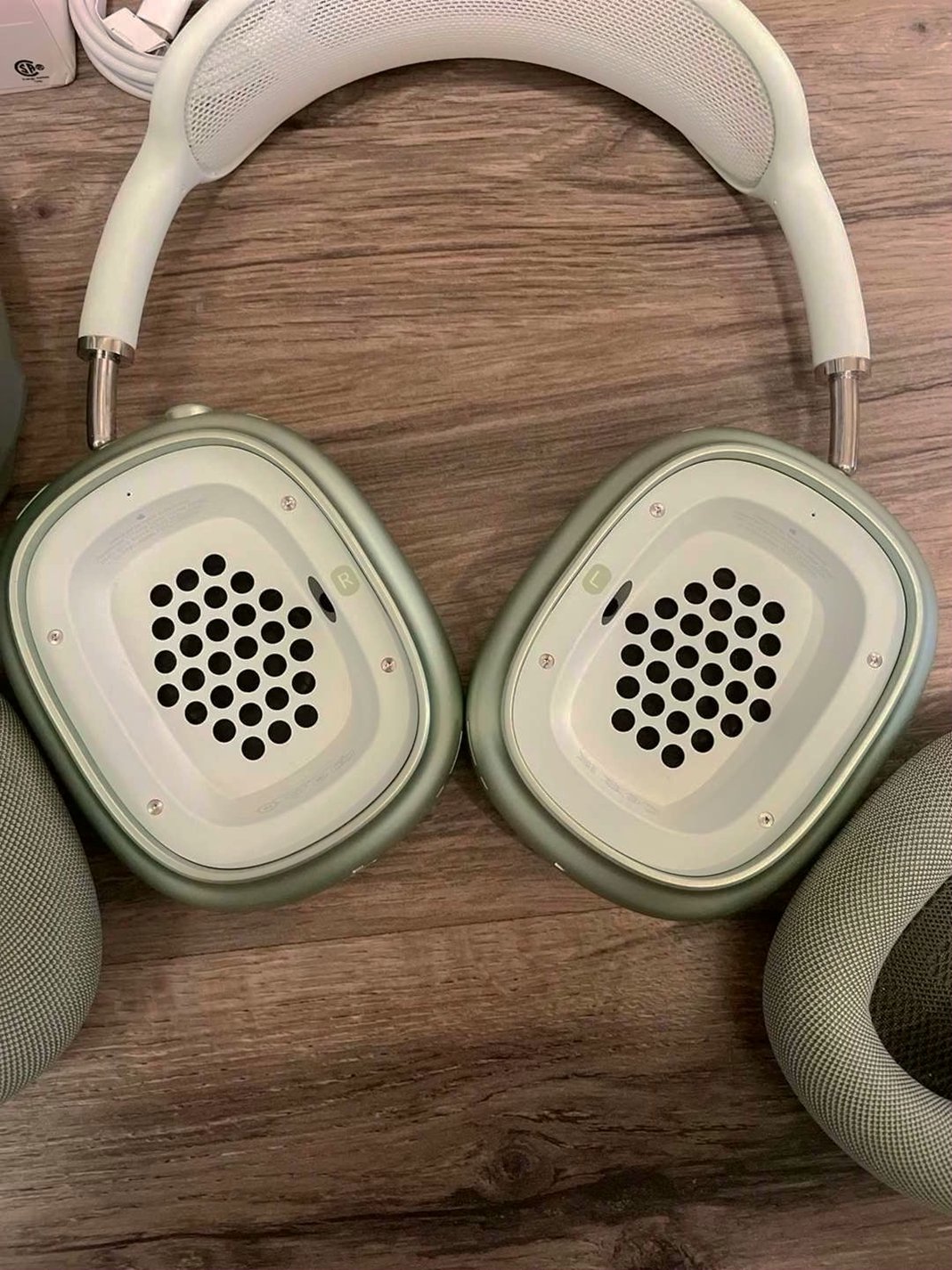 Apple AirPods Max Green Unlocked - Used image 4