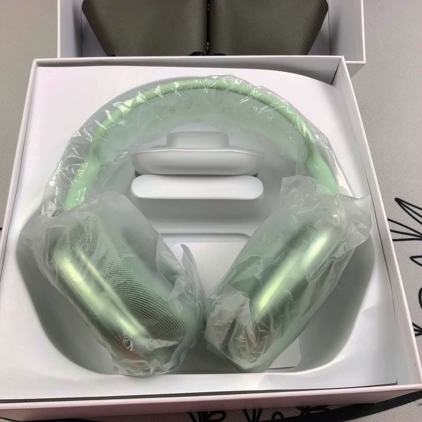 Apple AirPods Max 8S83 Green - Used