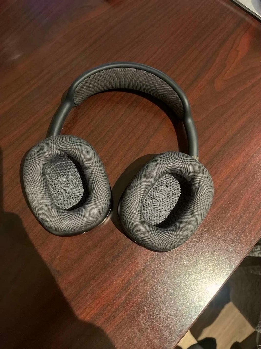 Apple AirPods Max Space Gray Unlocked - Used image 3