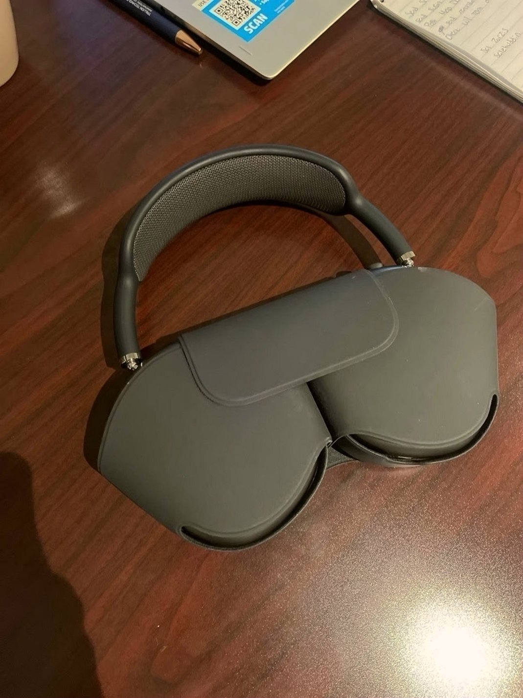 Apple AirPods Max Space Gray Unlocked - Used image 4