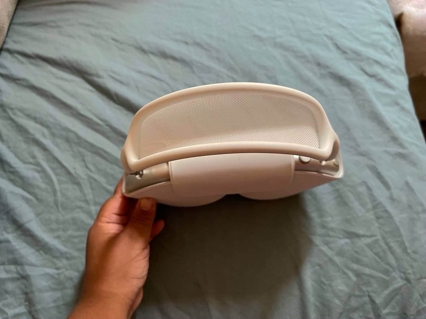 Apple AirPods Max Silver Unlocked - Used image 2