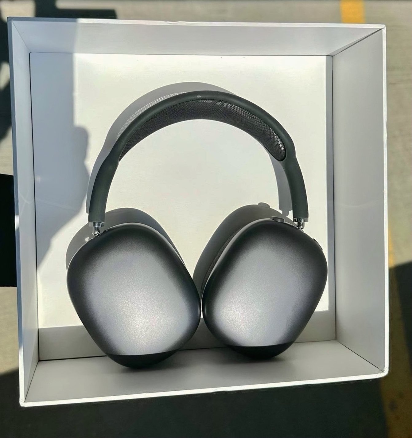 Apple AirPods Max Space Gray Used - Refurbished A Grade image 3
