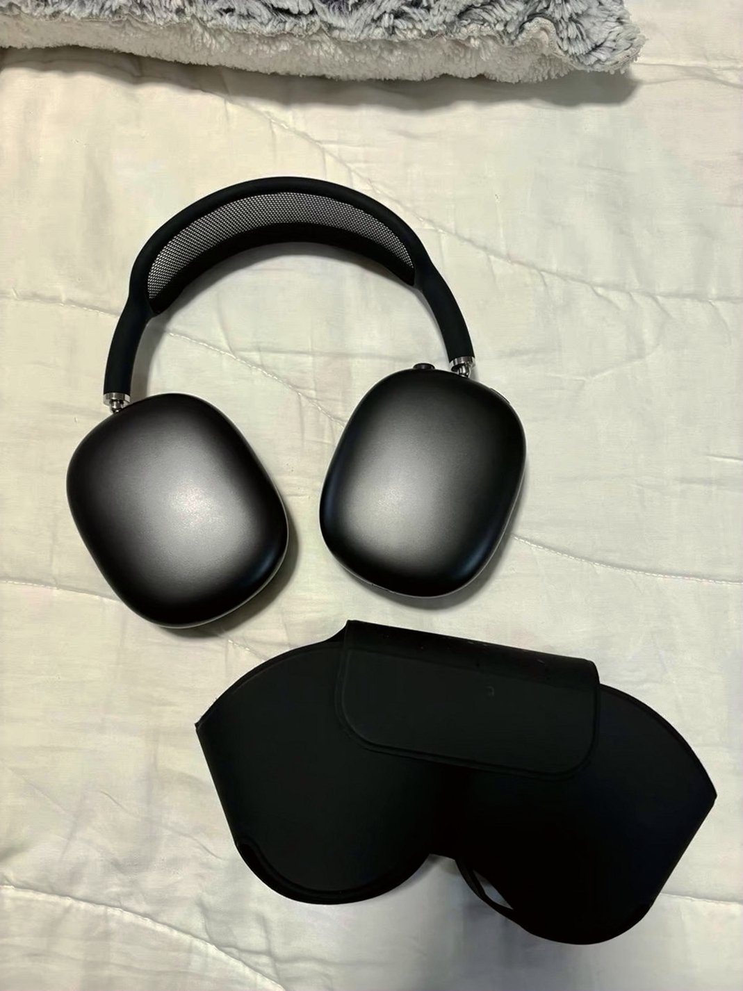 Apple AirPods Max Black Unlocked - Used image 5