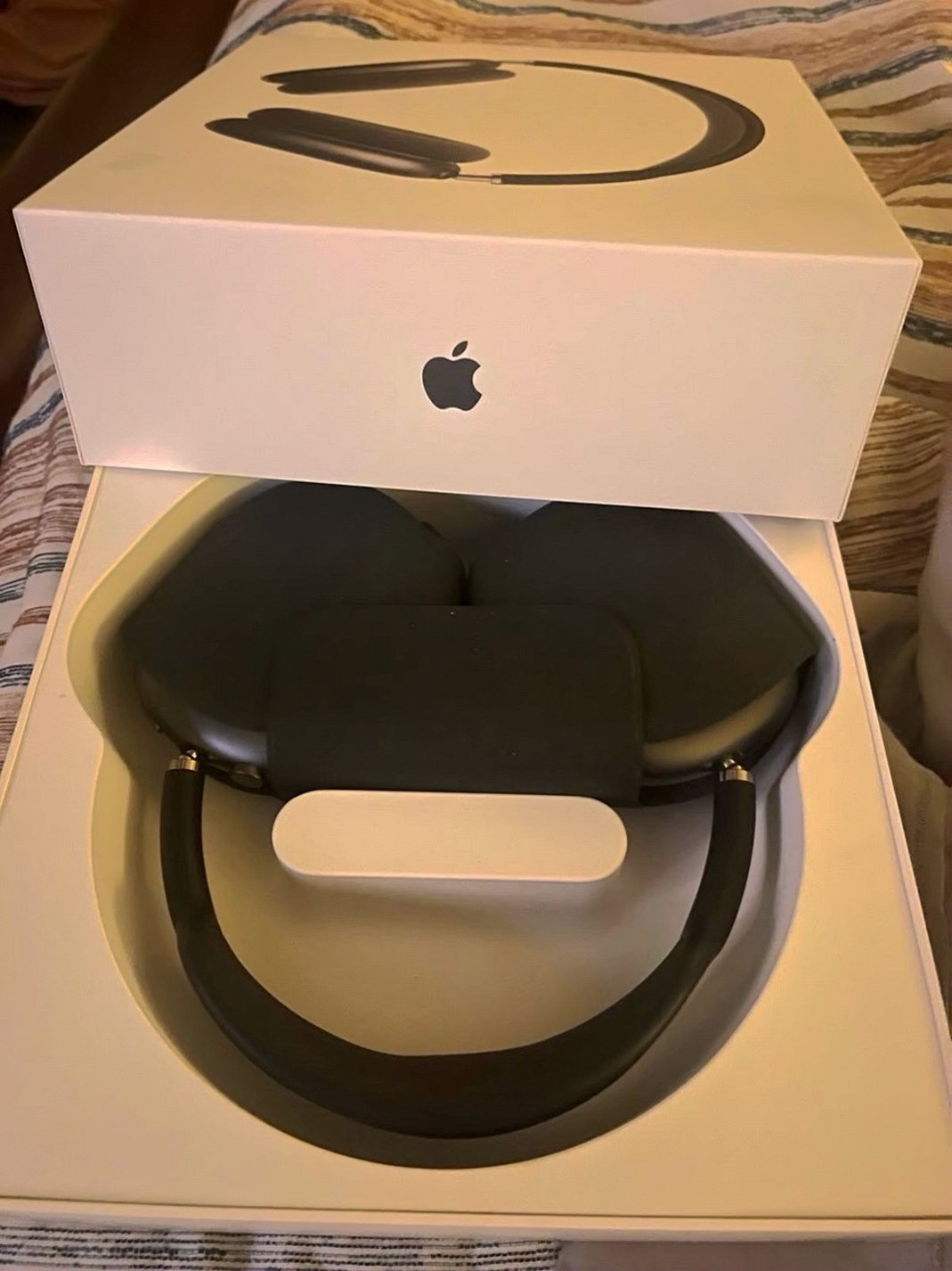 Apple AirPods Max 7B33 - Used image 2