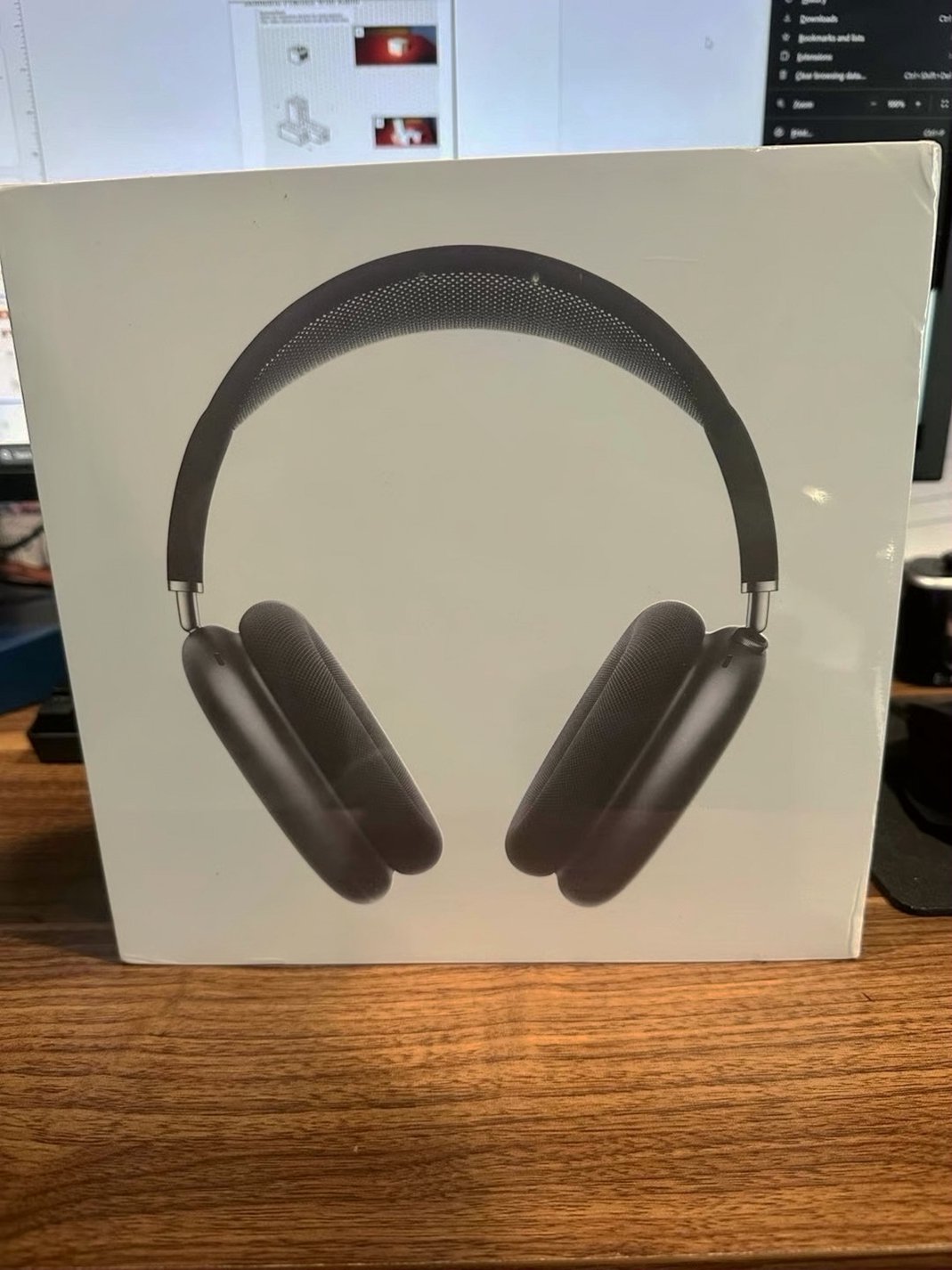 Apple AirPods Pro Max Space Gray Unlocked - Used