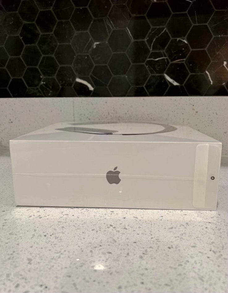 Apple AirPods Max Space Gray Unlocked - Used image 3