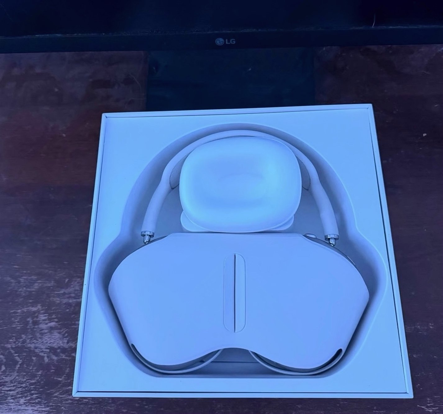 Apple AirPods Max Starlight Unlocked - Used image 3