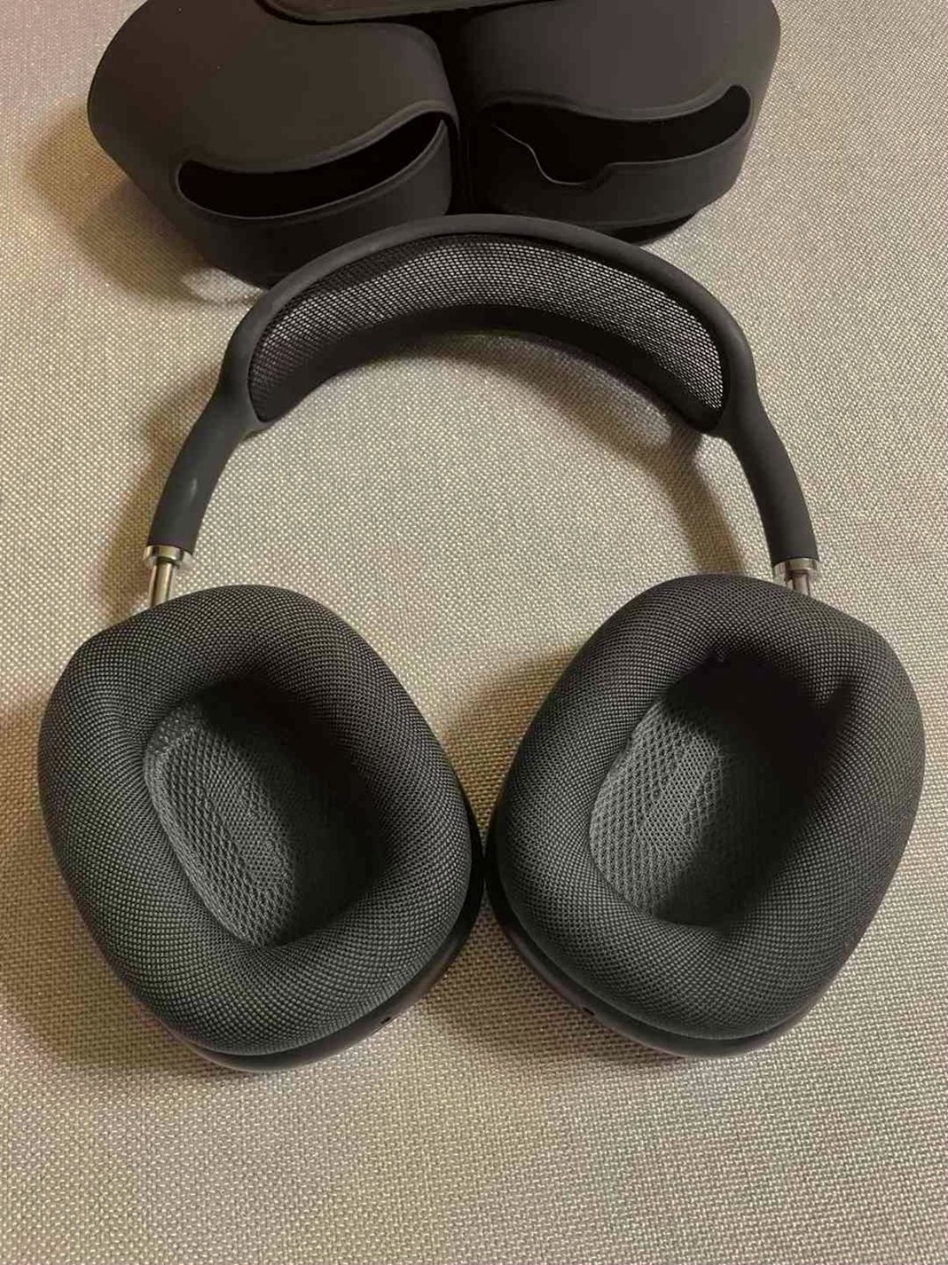 Apple AirPods Max 1B59 Space Gray Used image 3