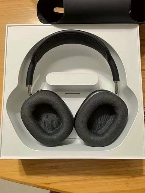 Apple AirPods Max 6X36 Space Gray Unlocked - Used image 4