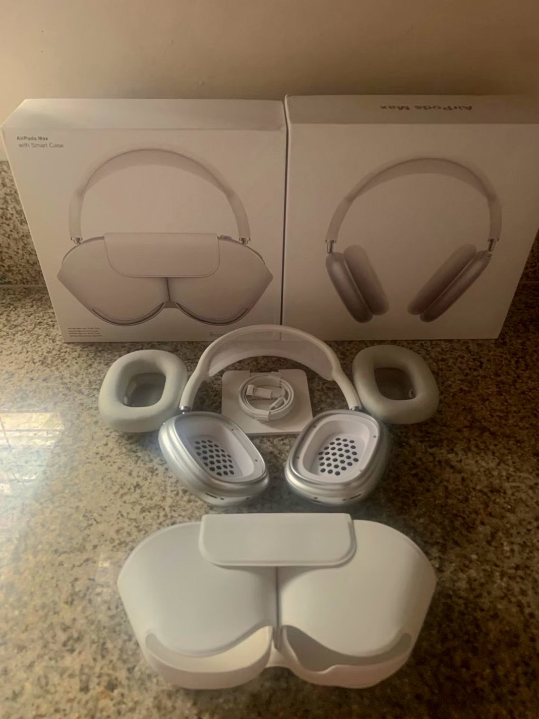 Apple AirPods Max 3H85 Silver Unlocked - Used image 2
