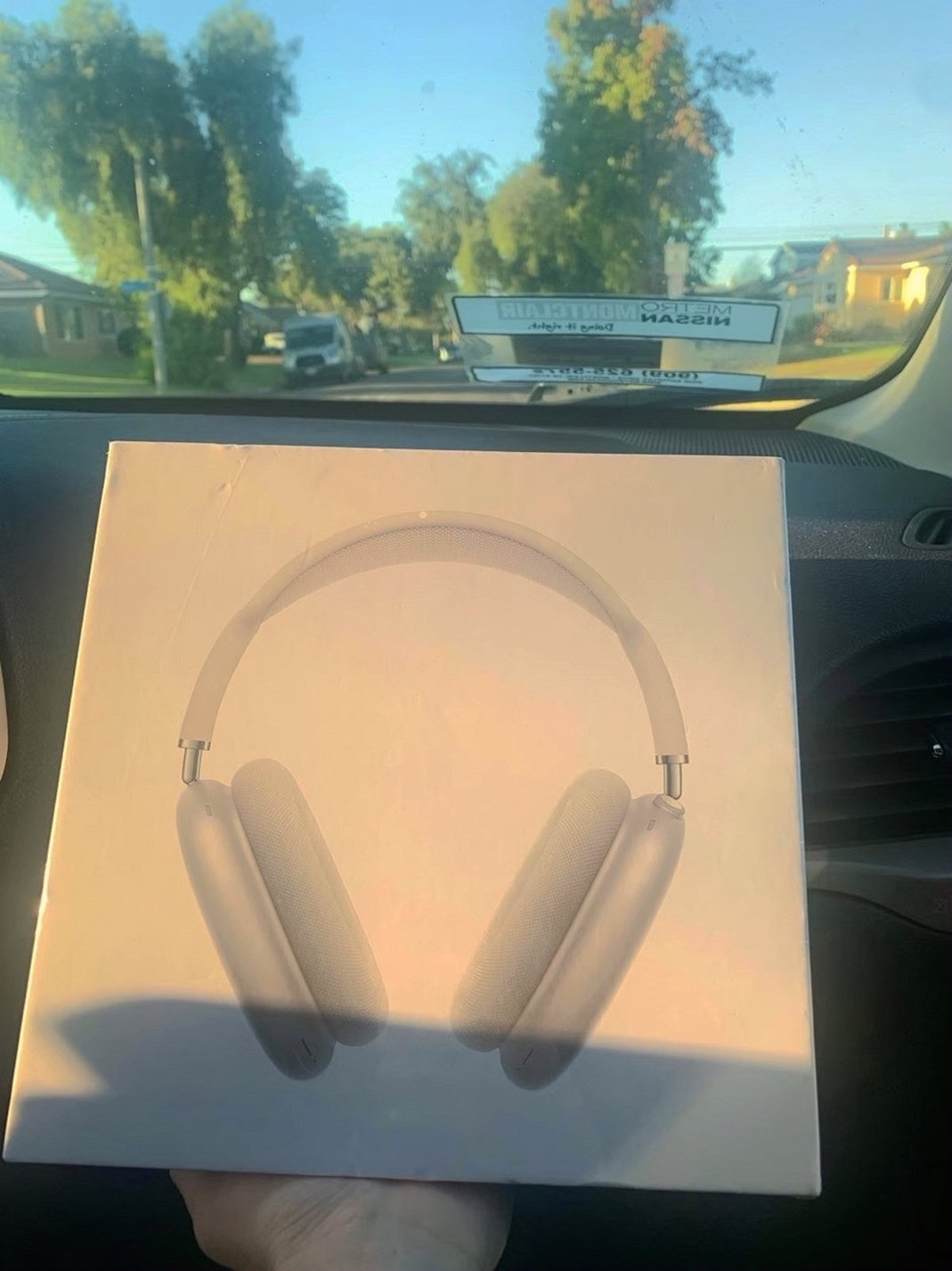 Apple AirPods Max 3H85 Silver Unlocked - Used image 3