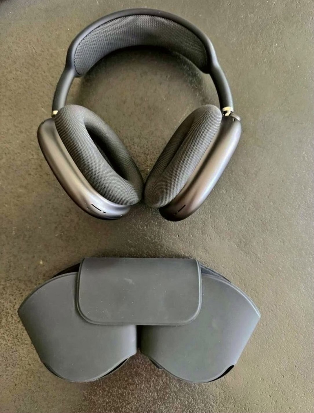 Apple AirPods Max Space Gray Unlocked - Used