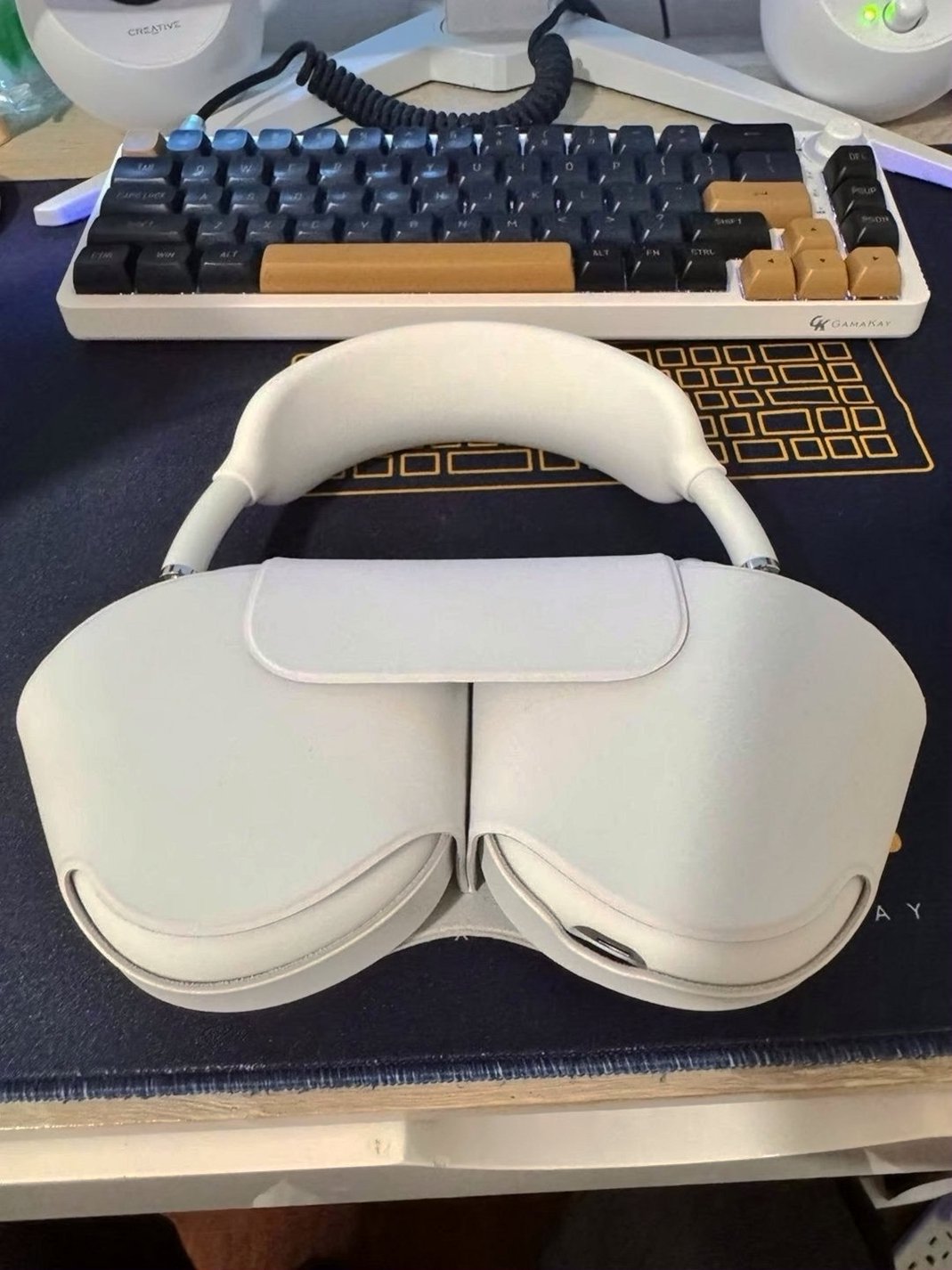 Apple AirPods Max 1P93 Silver - Used image 3
