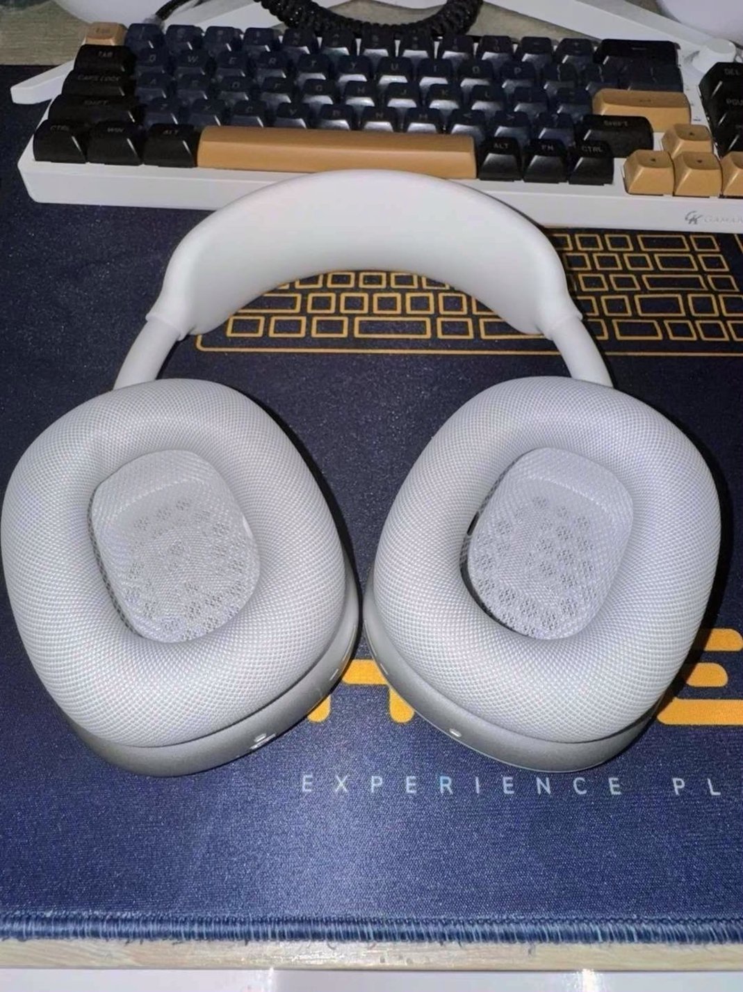 Apple AirPods Max 1P93 Silver - Used image 4