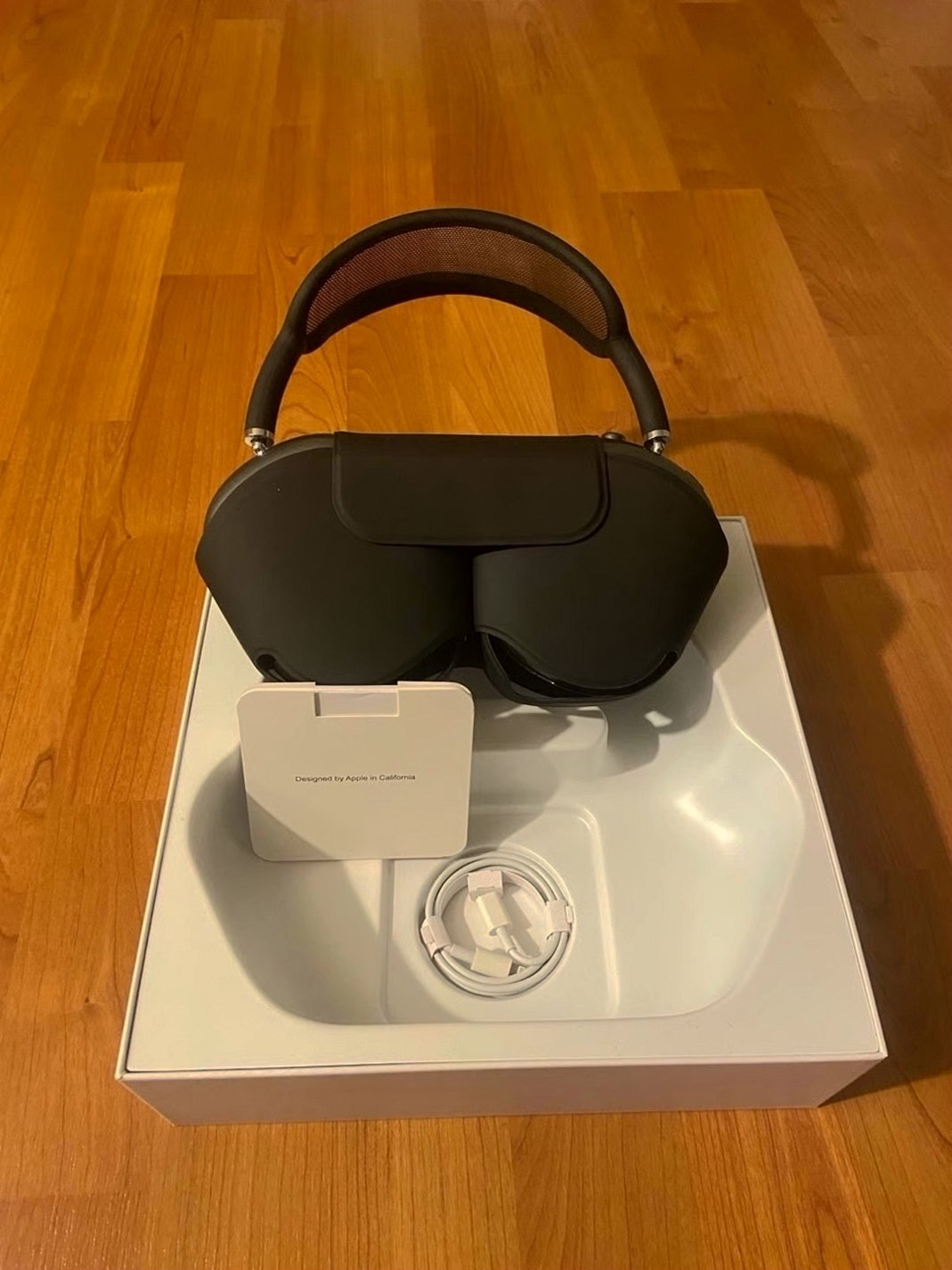 Apple AirPods Max Space Gray Unlocked - Used image 4