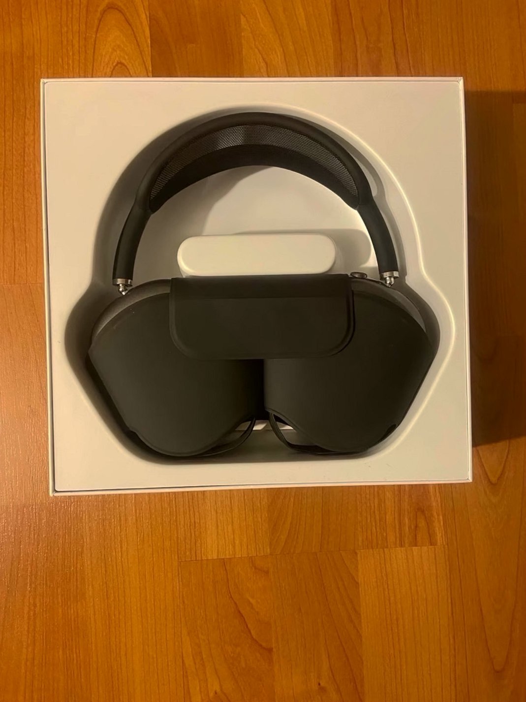 Apple AirPods Max Space Gray Unlocked - Used image 5