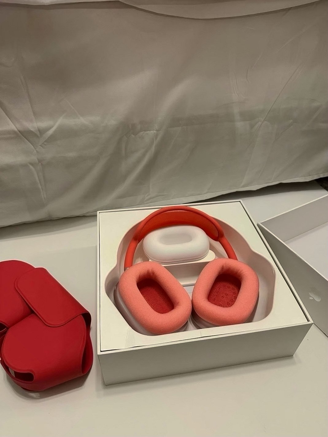 Apple AirPods Max 6M57 Pink - Used image 2