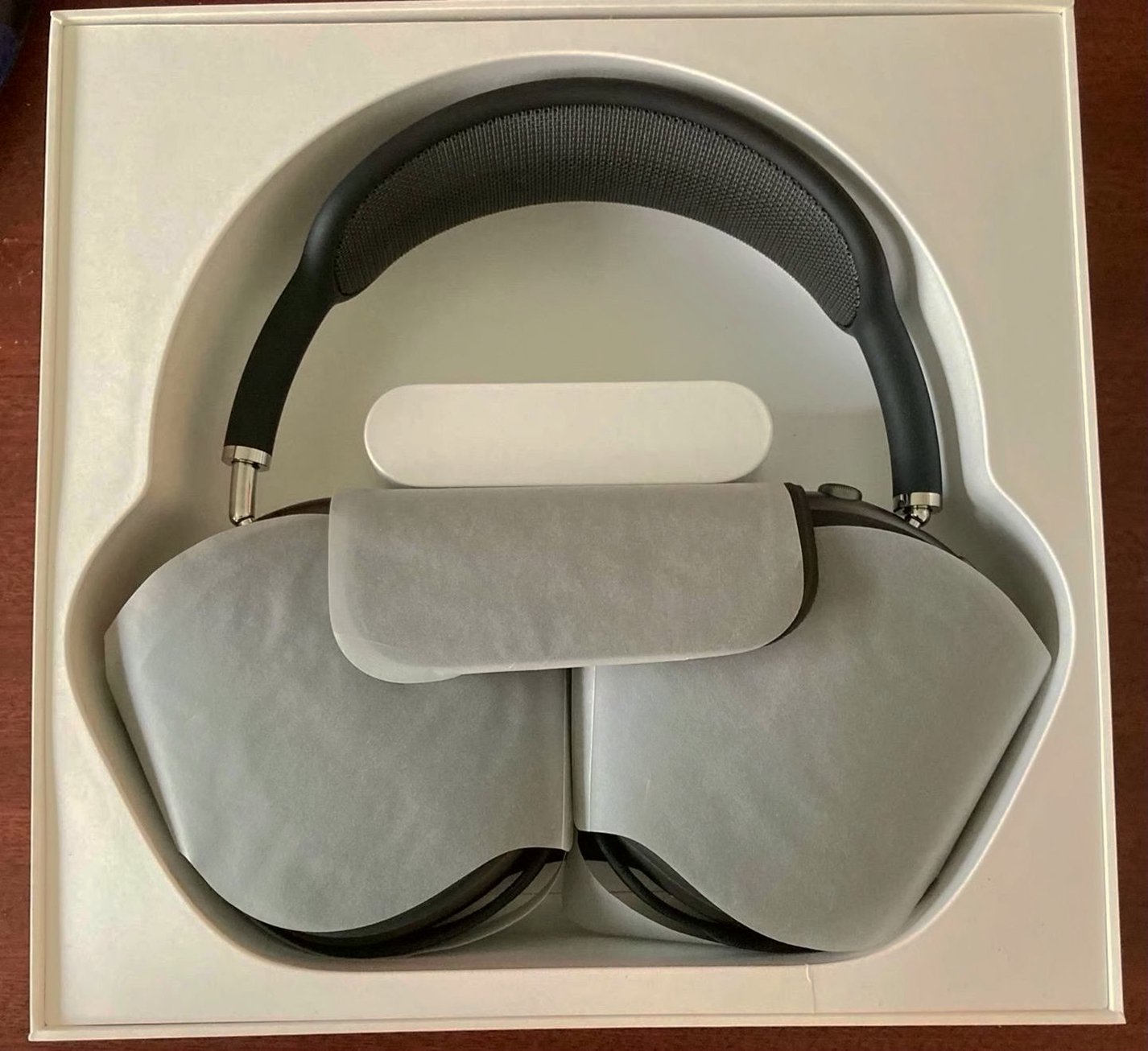 Apple AirPods Pro Max Space Gray Unlocked - Used image 3