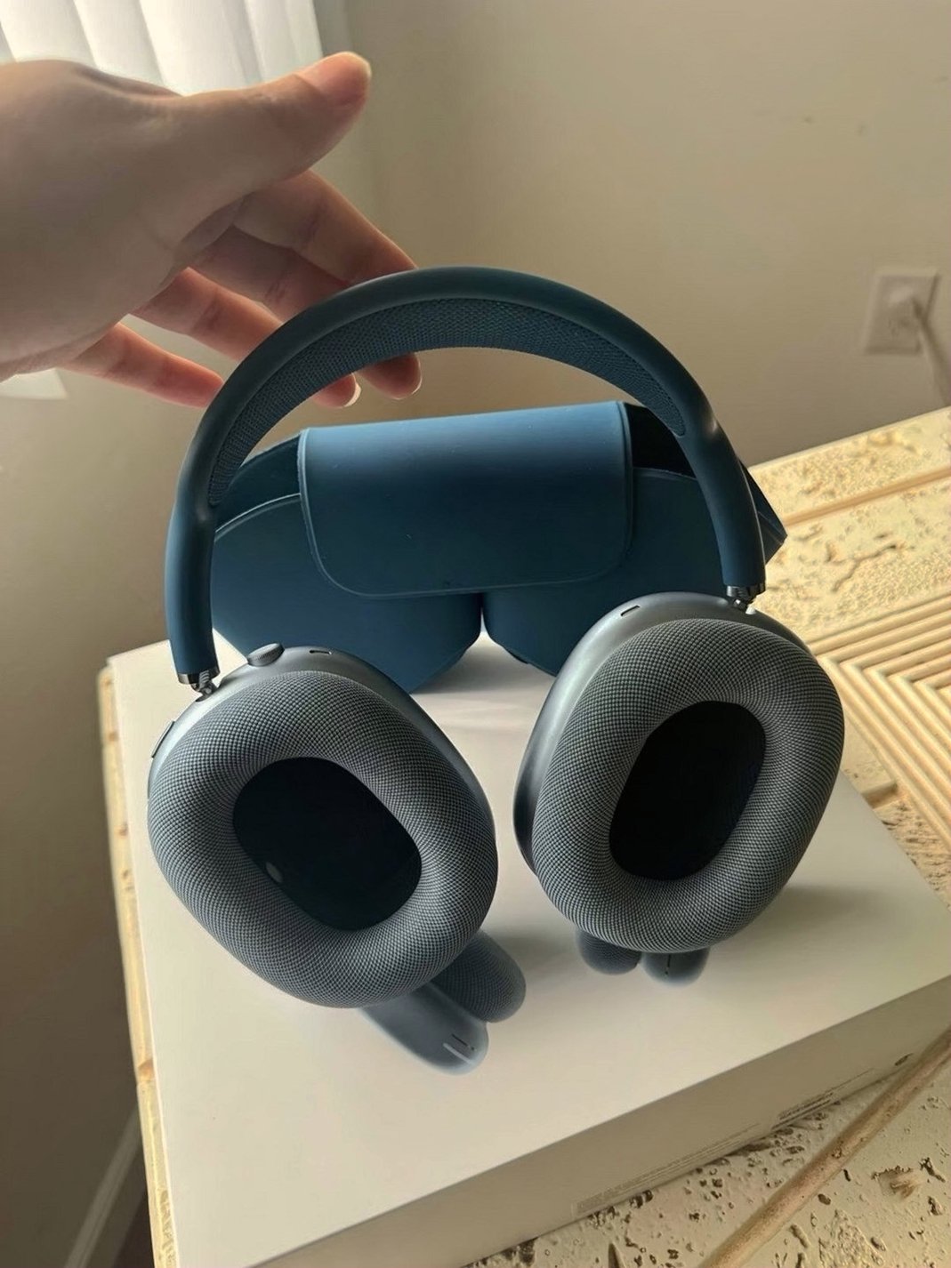 Apple AirPods Max 2X29 Used image 2