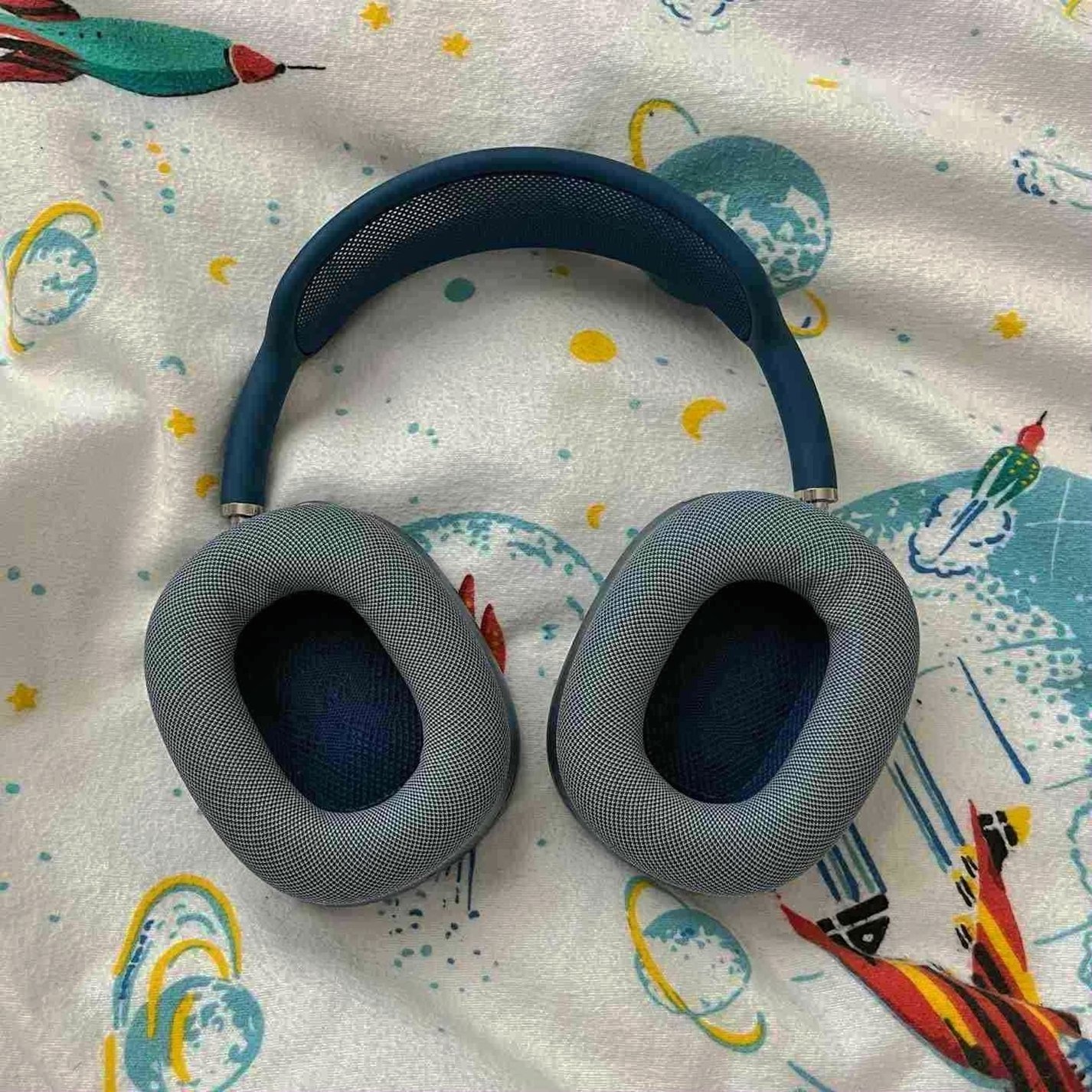 Apple AirPods Max Blue Used image 4
